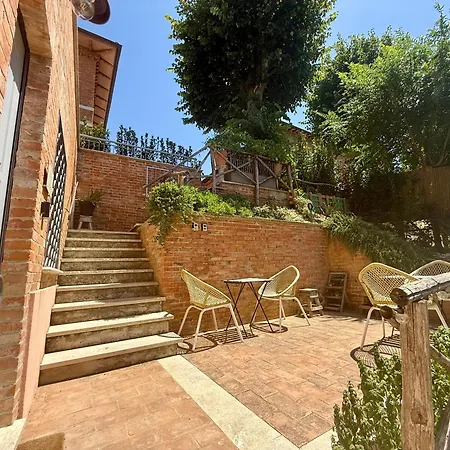 Casale Le Civette בית הארחה